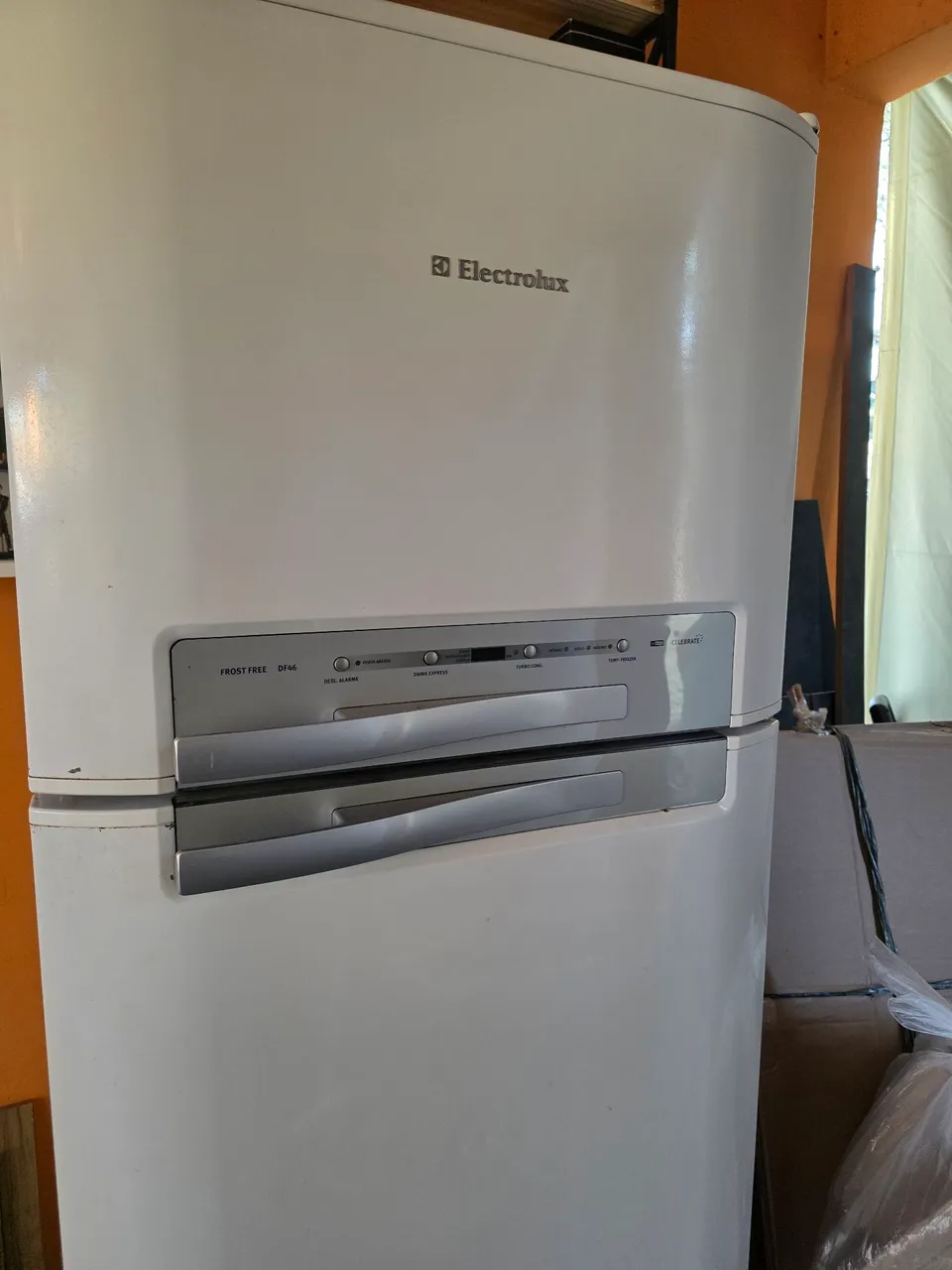 Geladeira Electrolux Frost Free DF46