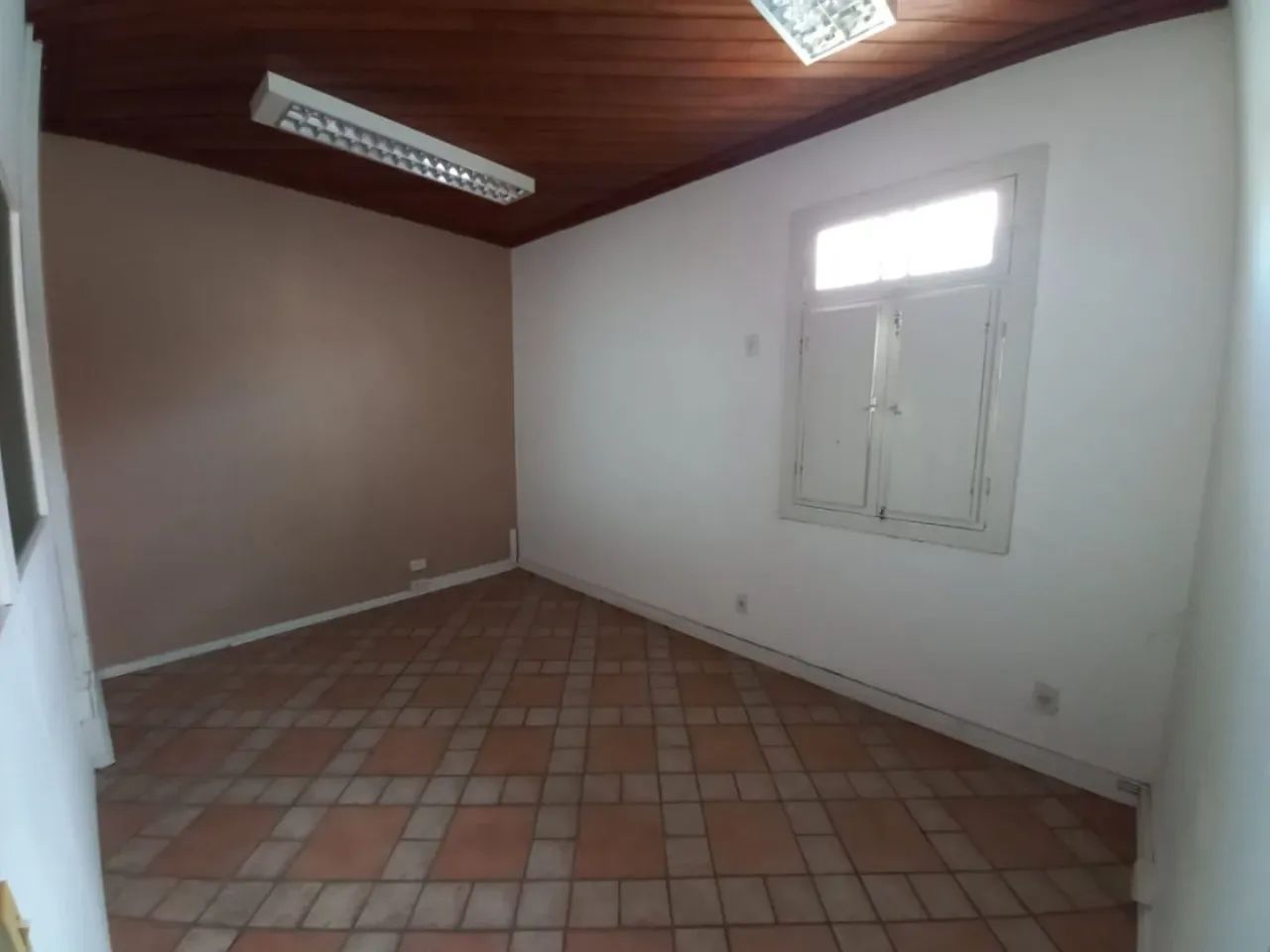 Locação no Centro de Florianópolis! Casa comercial com 107m² construídos e 4 vagas de gara - Foto 8