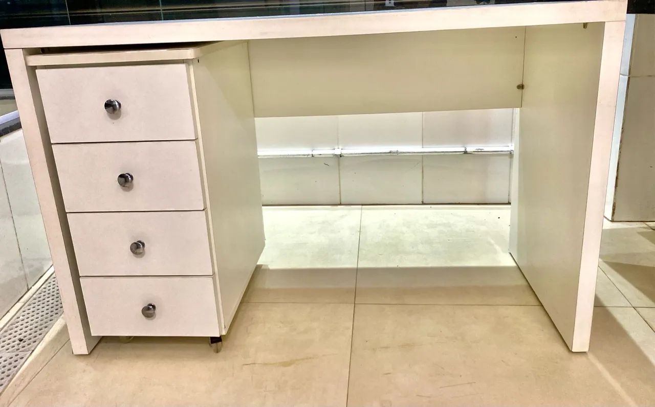 Mesa de Escritório com 3 Gavetas