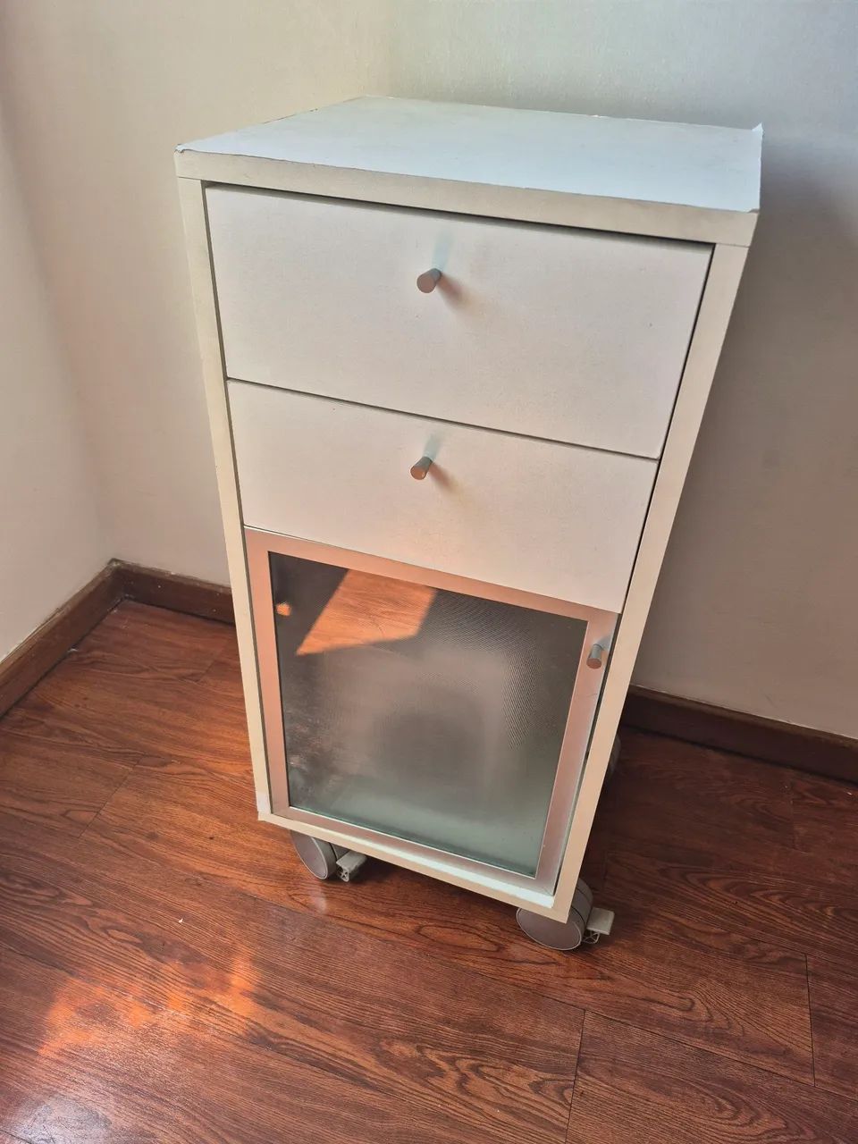 Armário com rodas64352822997379123