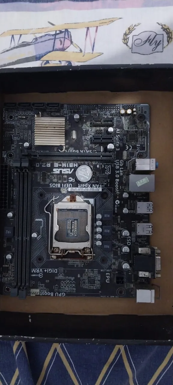 Placa-mãe H81M-E com defeitos - ideal para conserto ou peças