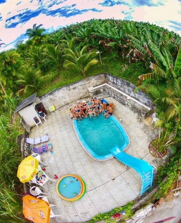 Sítio com piscina e área verde em itariri