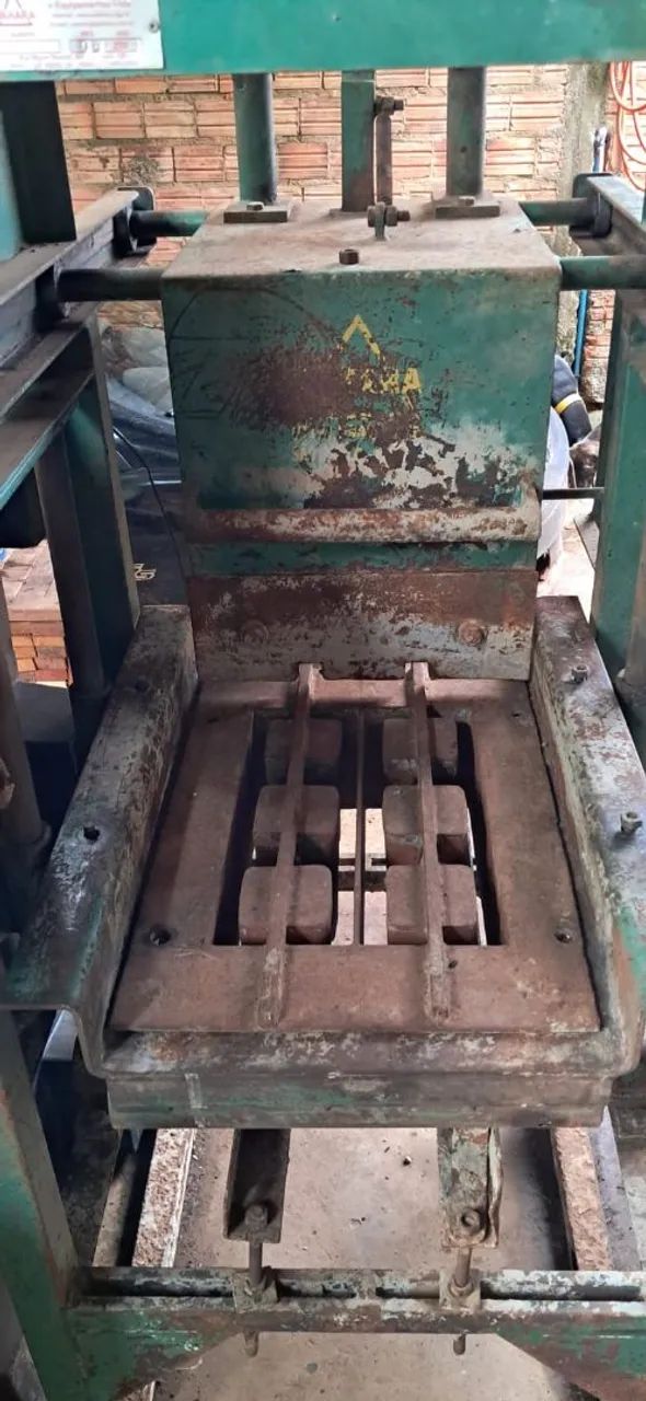 Vendo/Troco Maquina de Bloco de Concreto <br> - Foto 2
