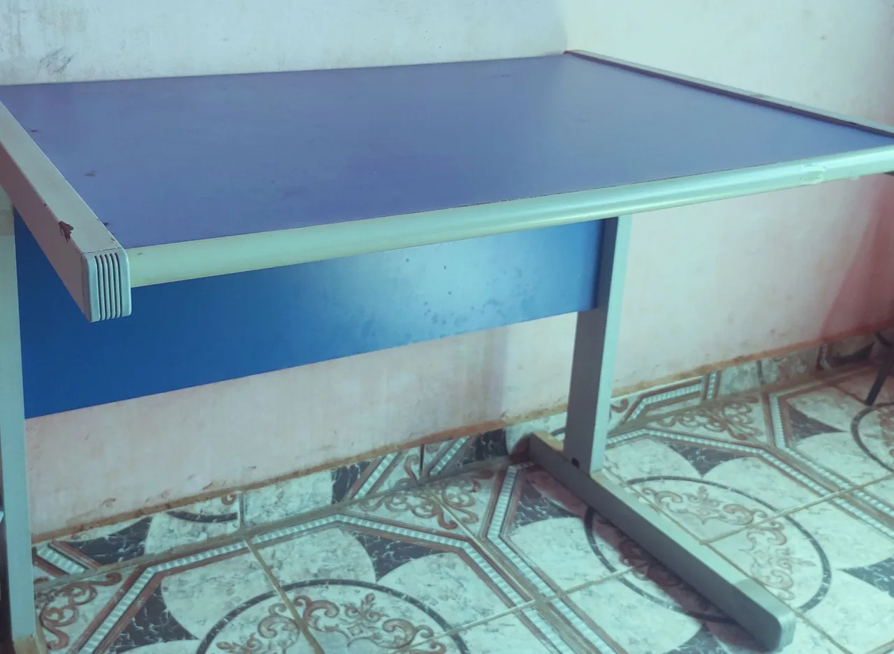 Mesa de escritório azul