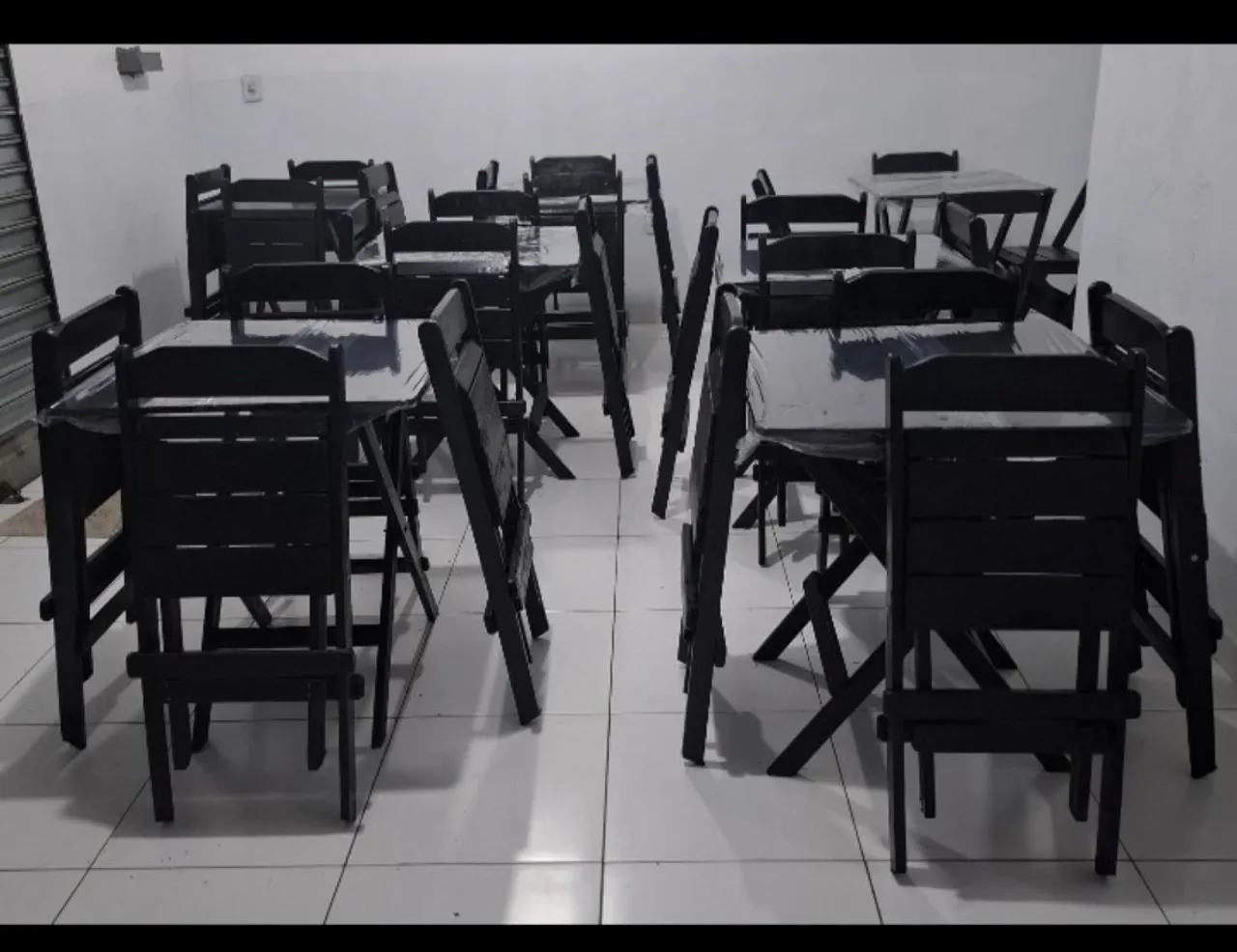 Mesas e cadeiras dobráveis