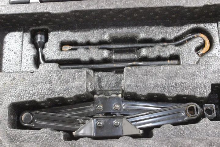 Kit Macaco Chave De Roda Isopor Estepe Triangulo Fit Wr-v - Peças