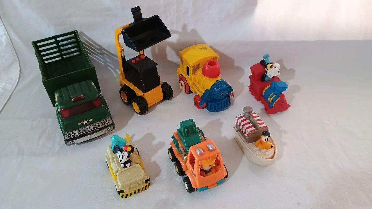 Lote de mini veículos bem antigos 