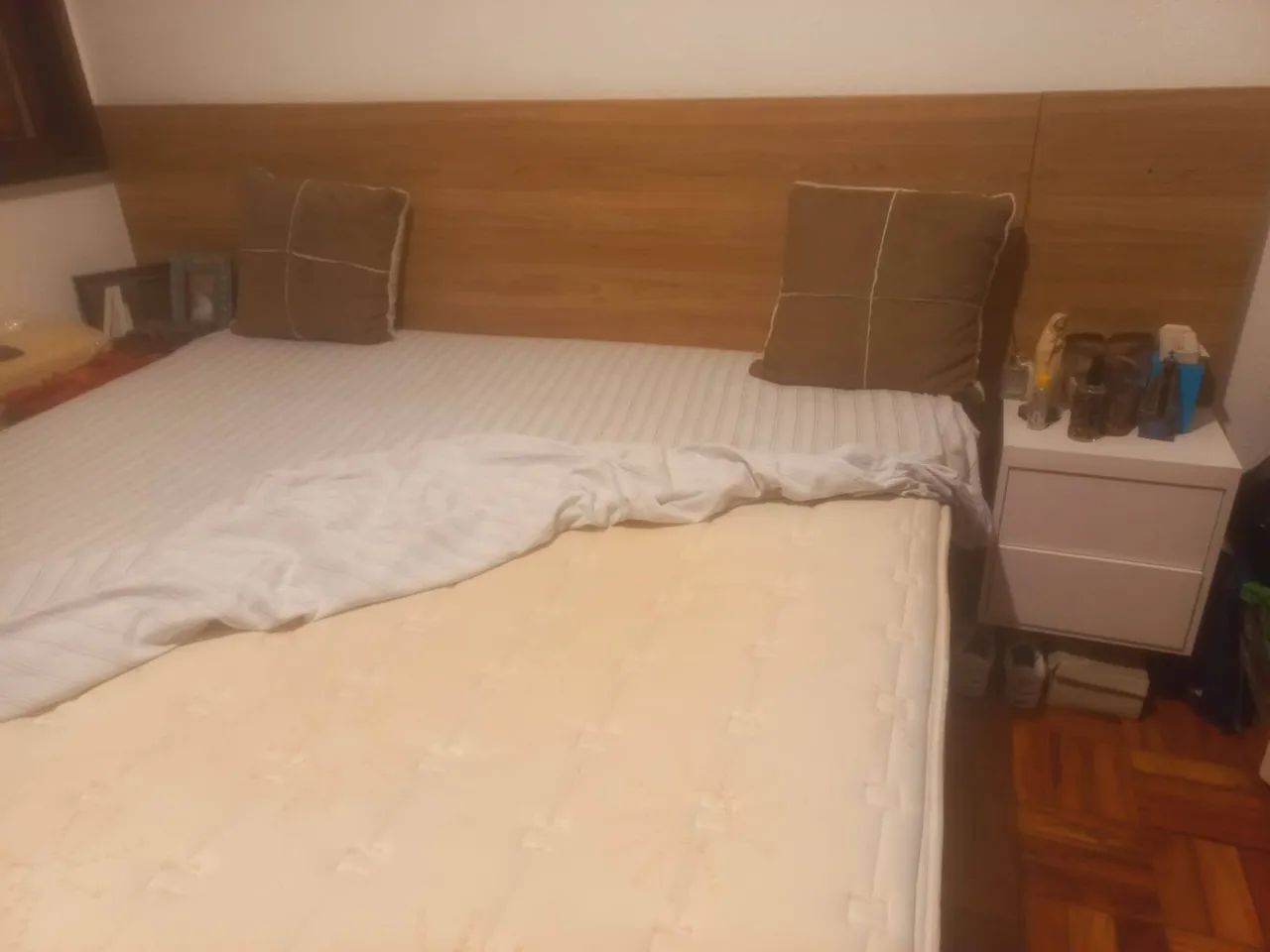 Cama king com colchão e duas cabeceiras - Foto 4