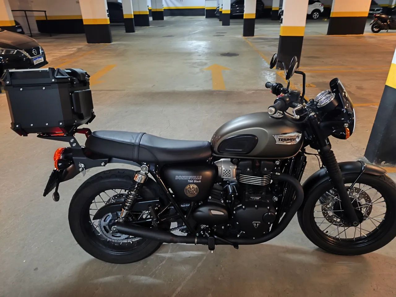Triumph boneville T100 