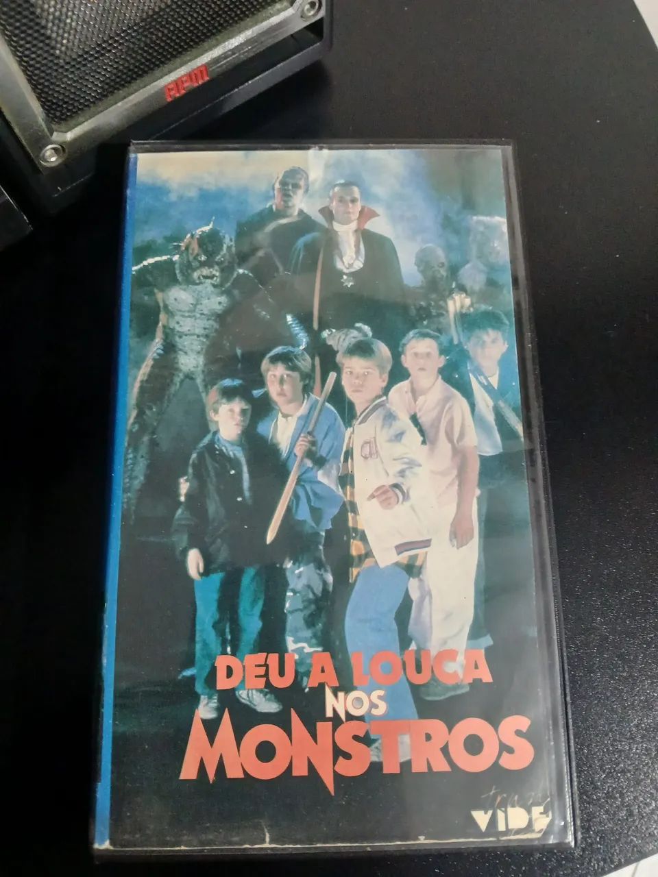 Vhs deu a louca nos monstros. 