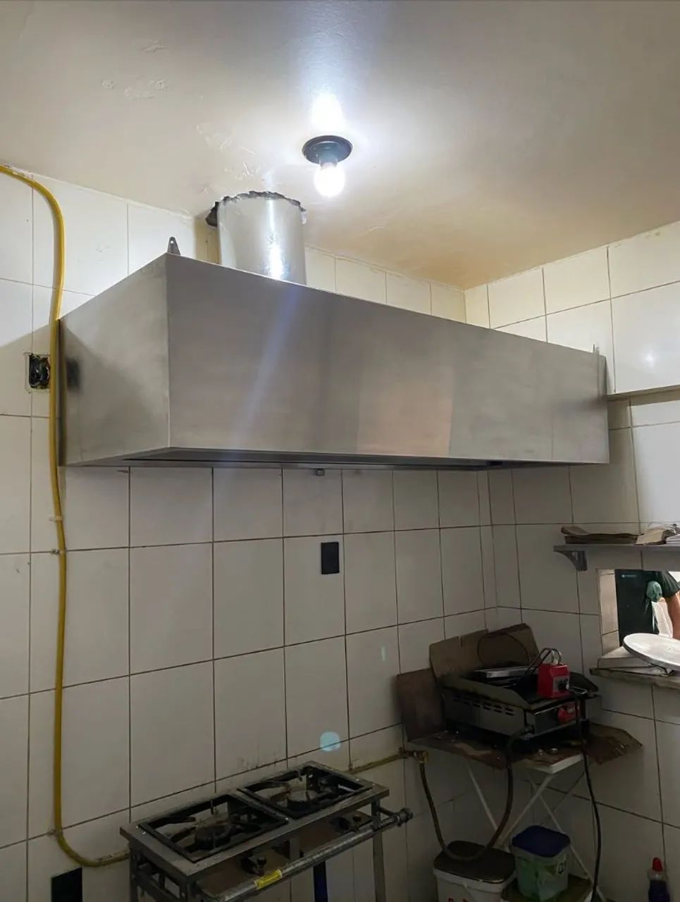 Portão de metalon e coifa para restautante Producão
