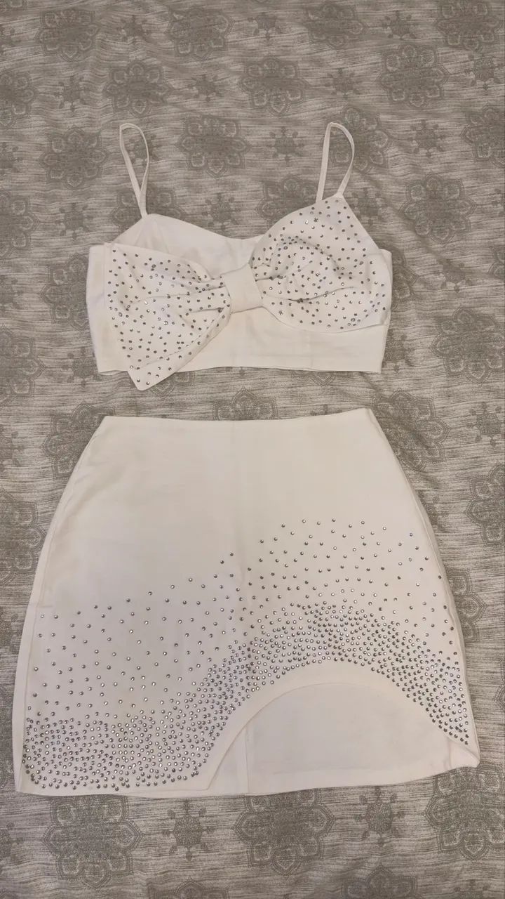 Conjunto branco com brilho