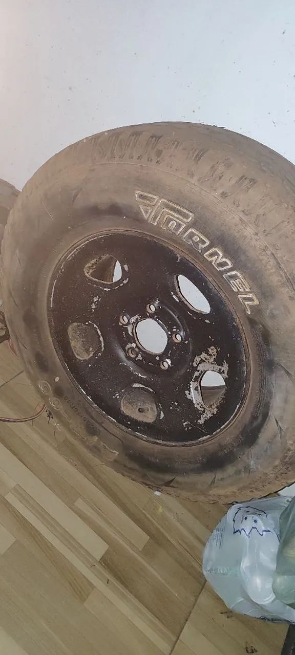 Vendo roda completa.