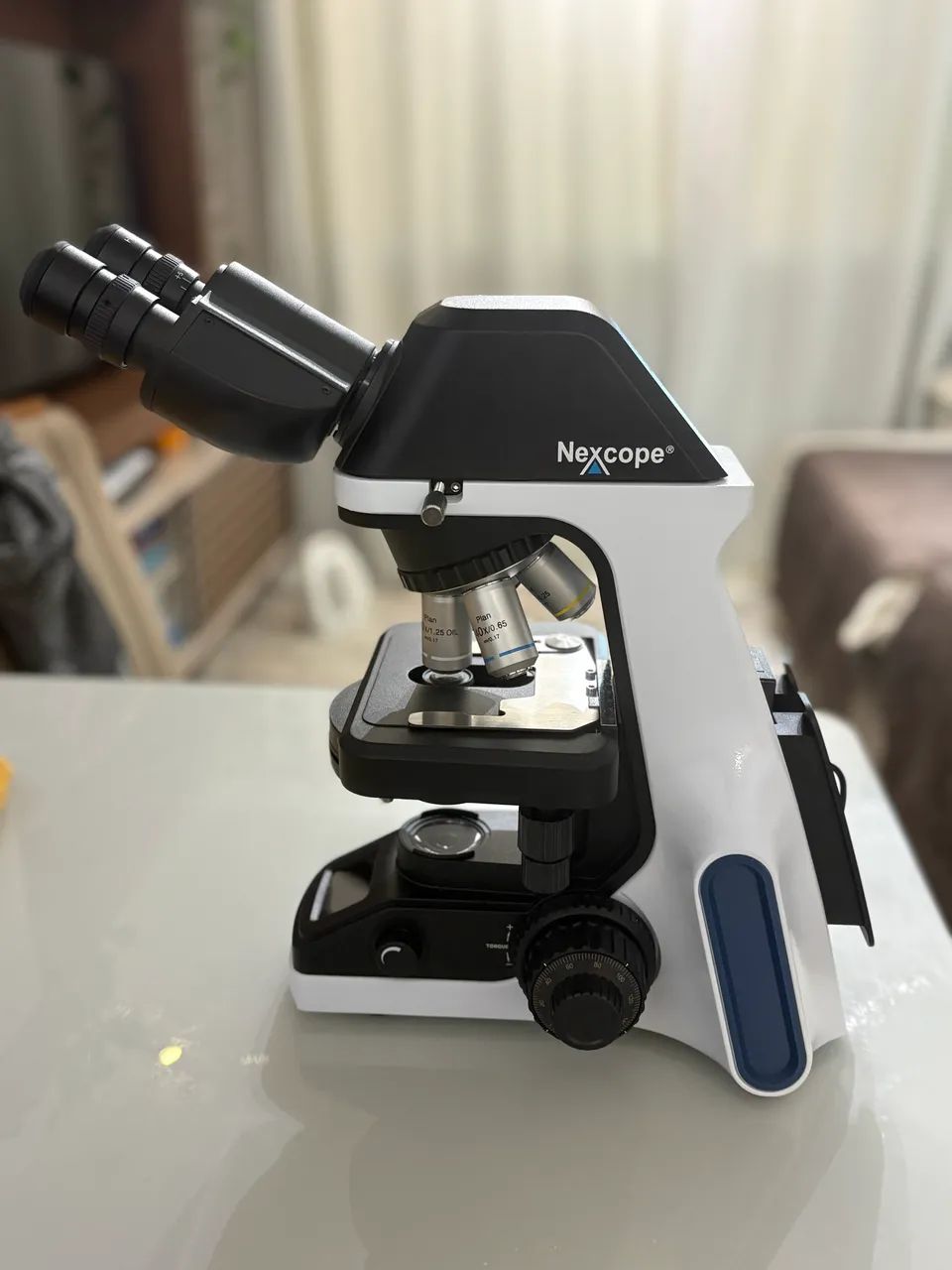 Microscópio NEXCOPE NE300