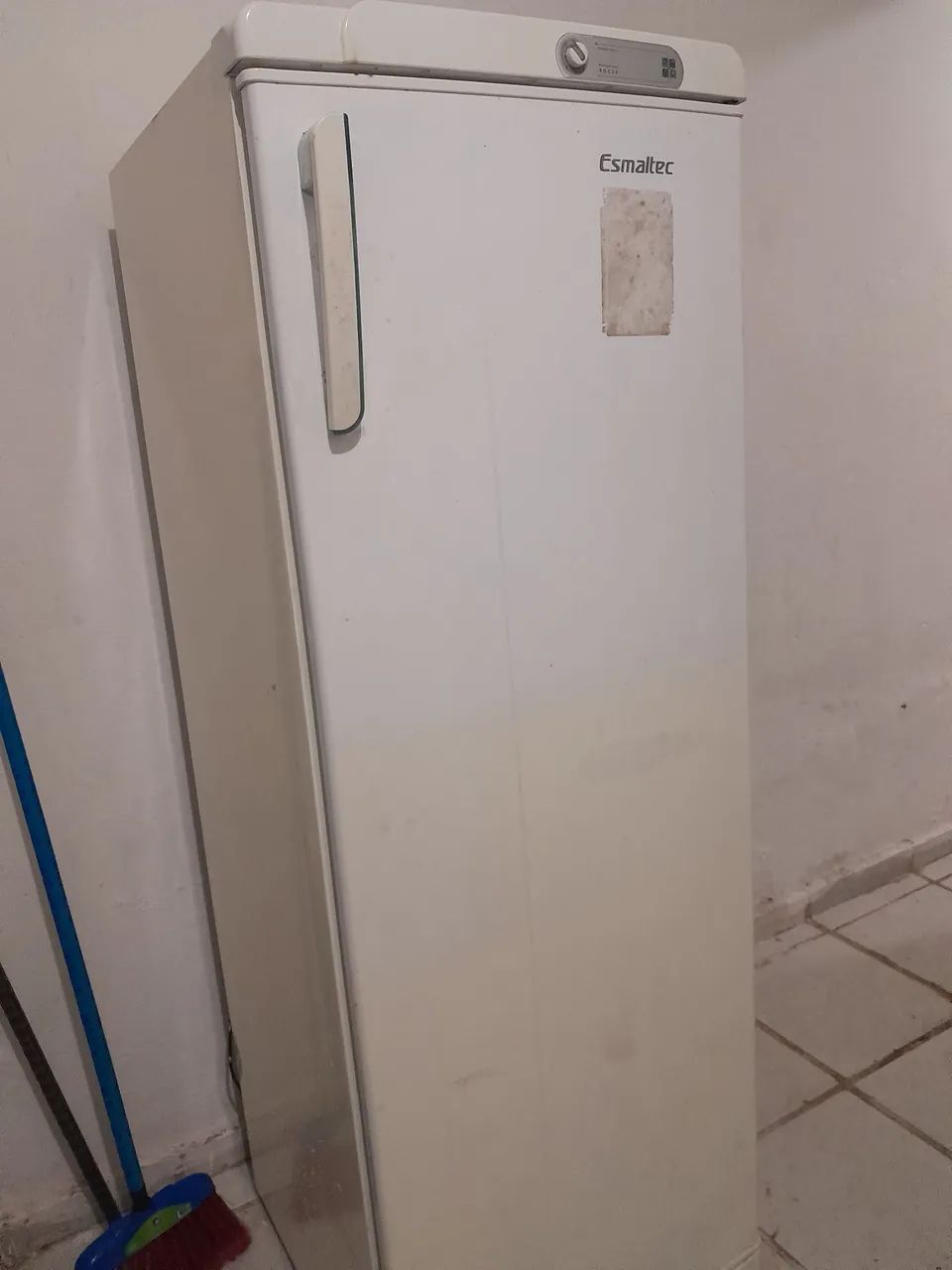 Geladeira esmaltec 