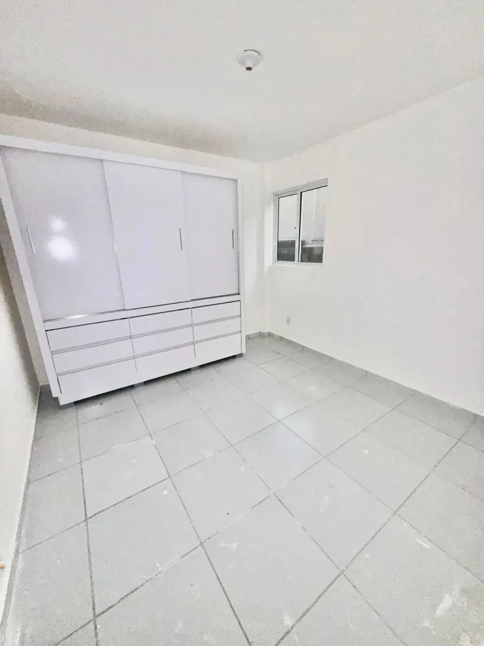 Apartamento semi-mobiliado, com 2 quartos, varanda melhor bloco - Foto 3