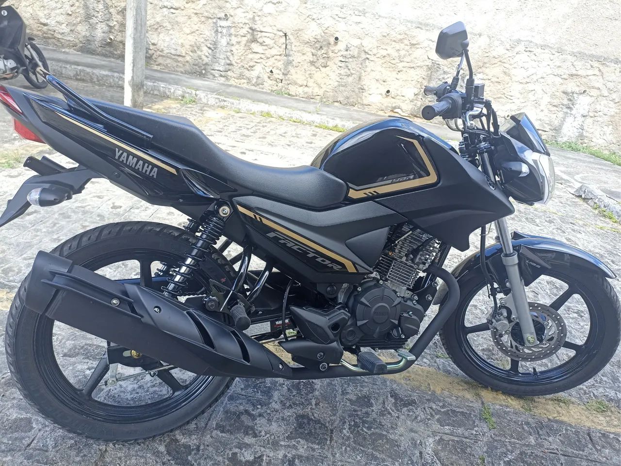 Vende se factor Ano 2023
