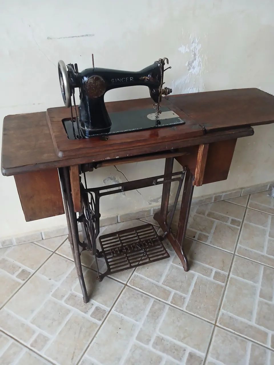 Antiguidade Máquina Singer  - Foto 3