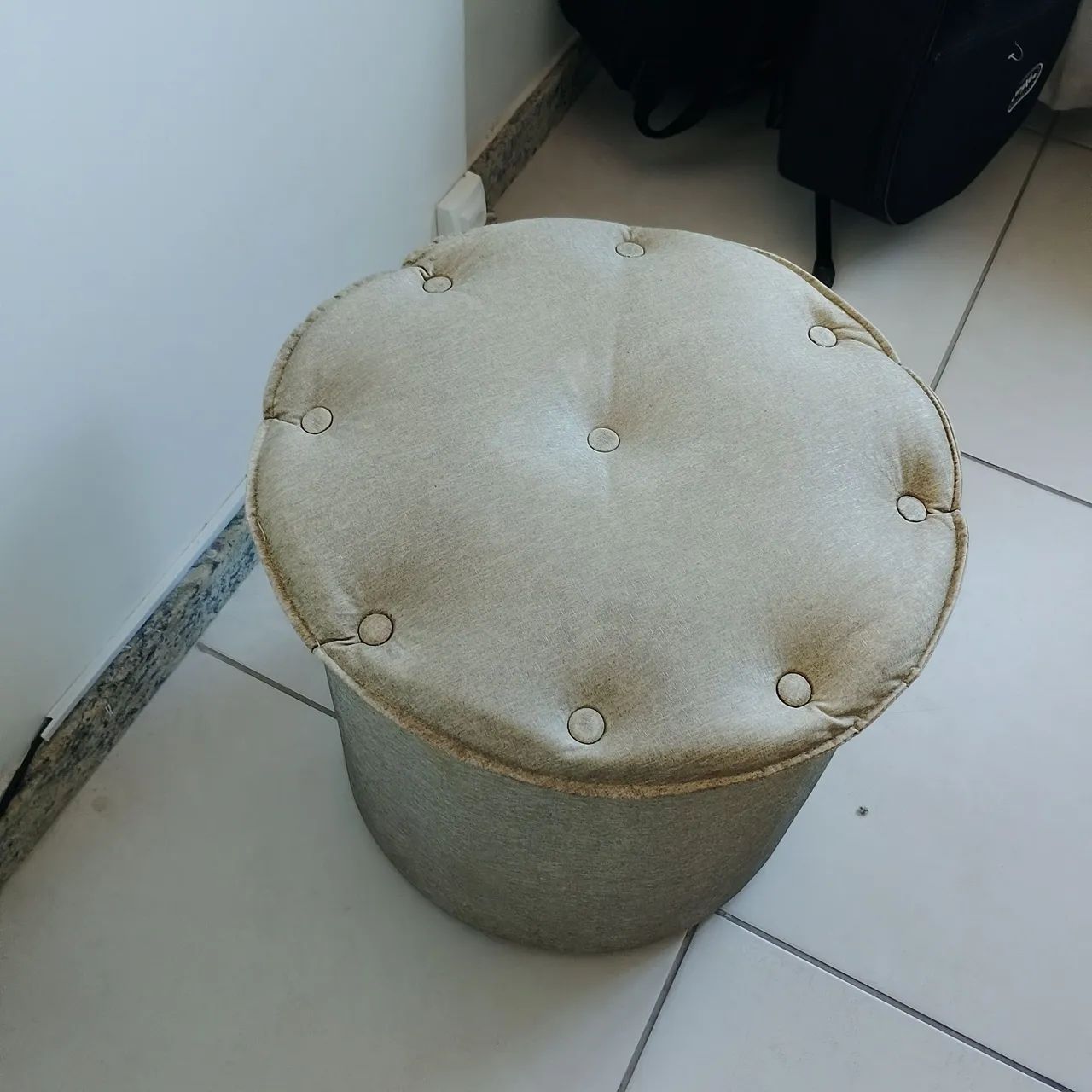 Sofá dois lugares mais puff - Foto 2