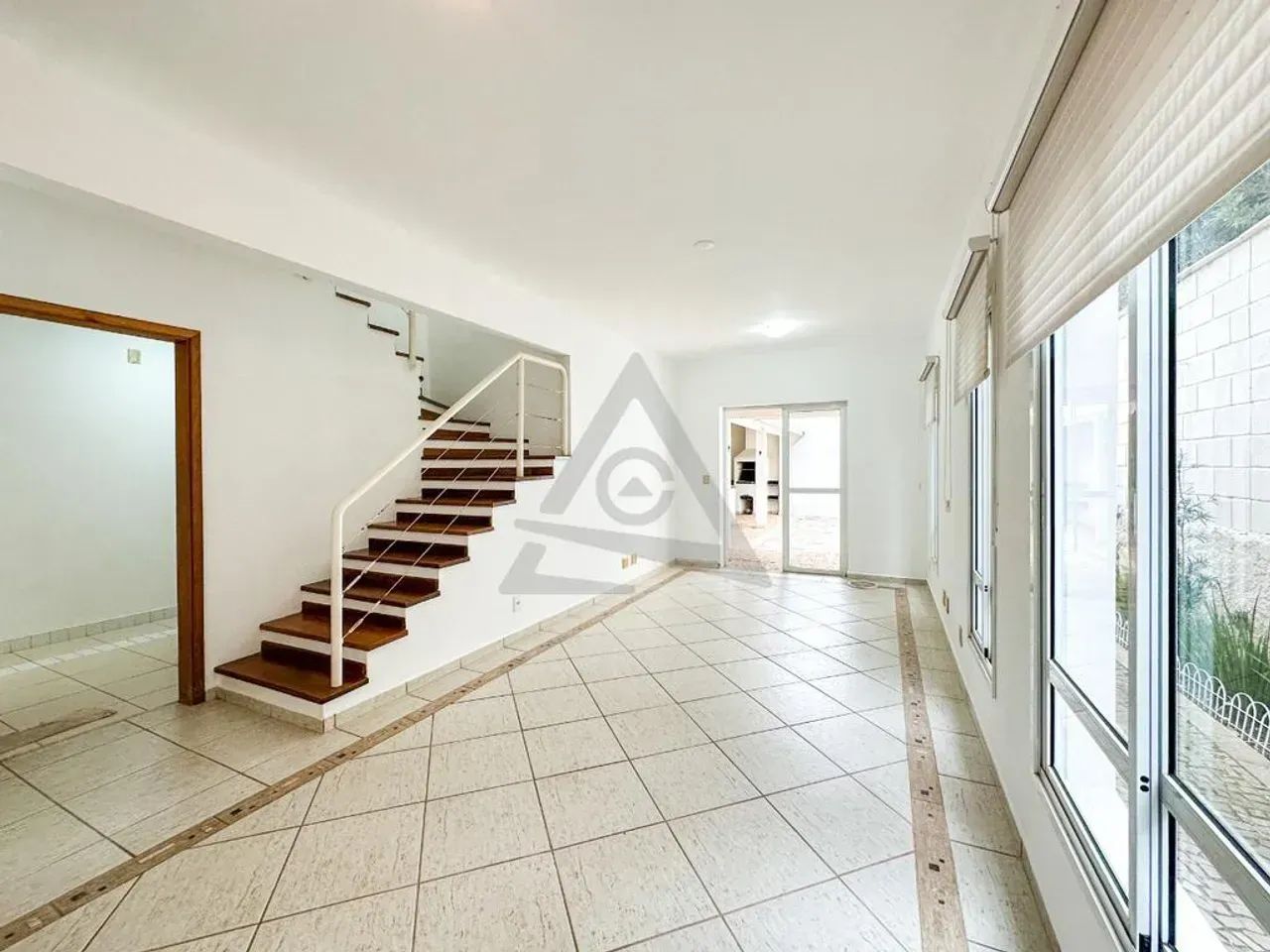 Casa para locação em condomínio na cidade de Campinas/SP.