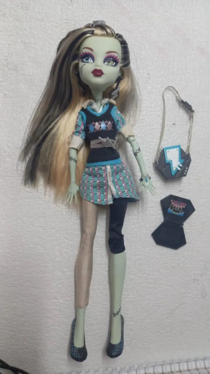 Monster high frankie school out