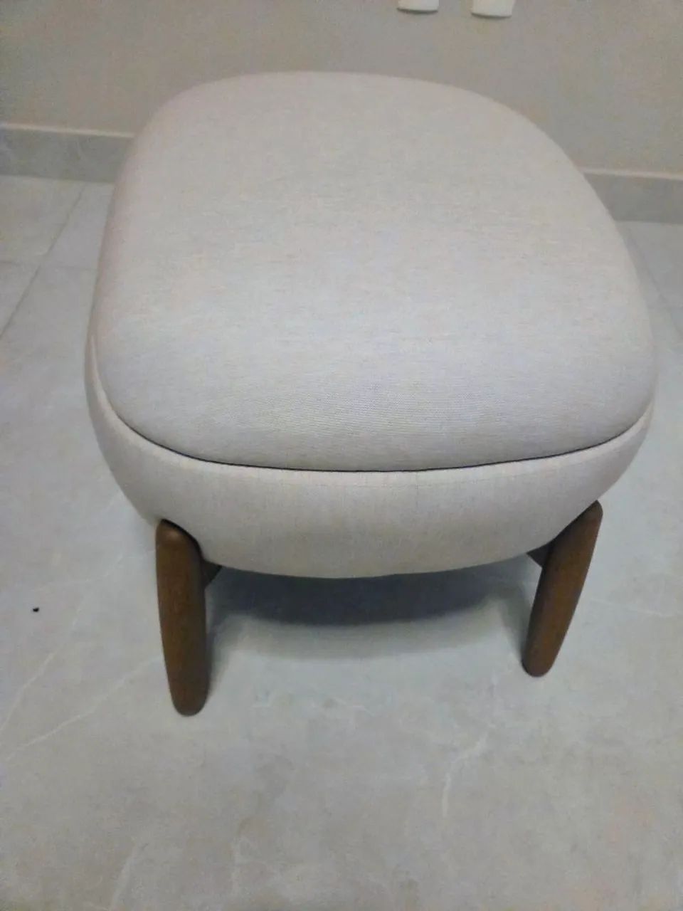 Puff de linho com base madeira avelã - Foto 4