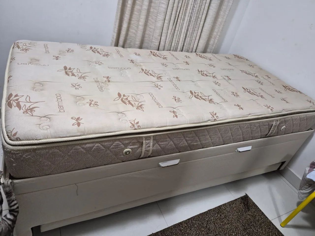 Cama solteiro com cama auxiliar 