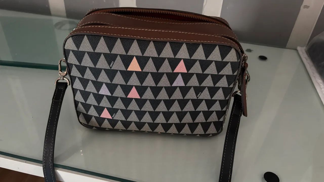 Bolsa Schutz Média Triângulo  - Foto 3