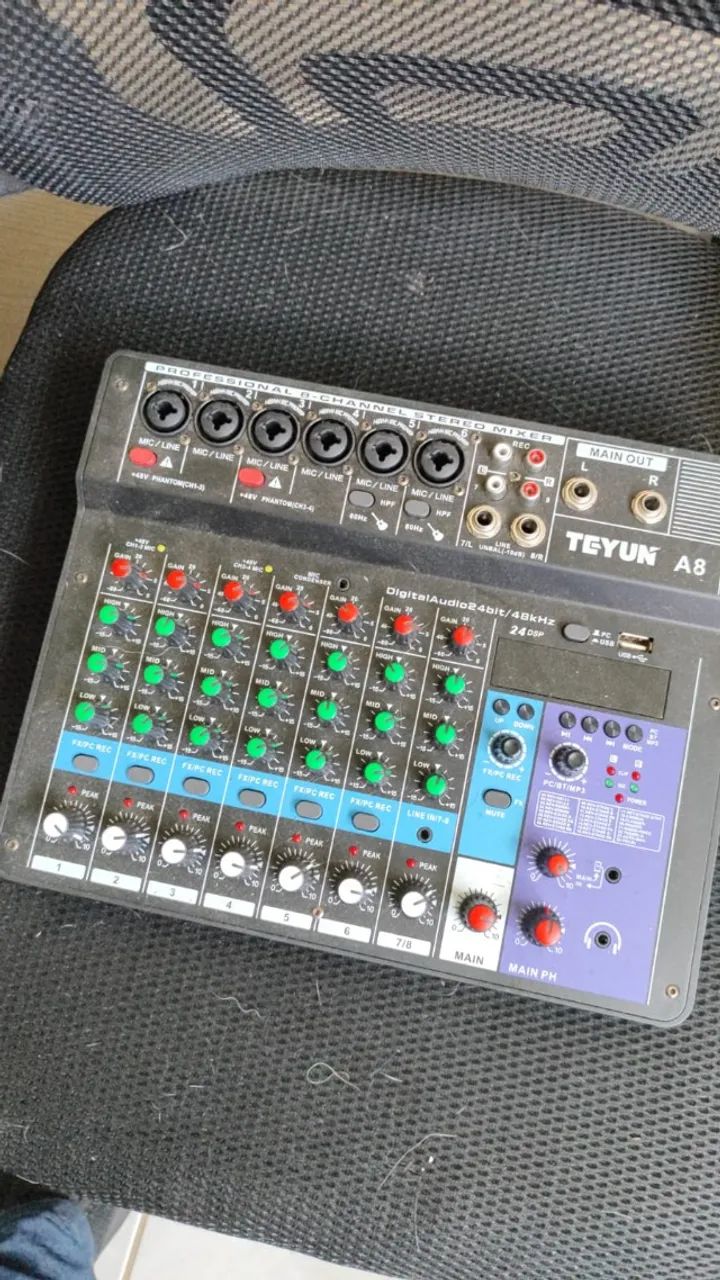 Kit Podcast - 4 Microfones com Mesa de Som e Cabos - Foto 3