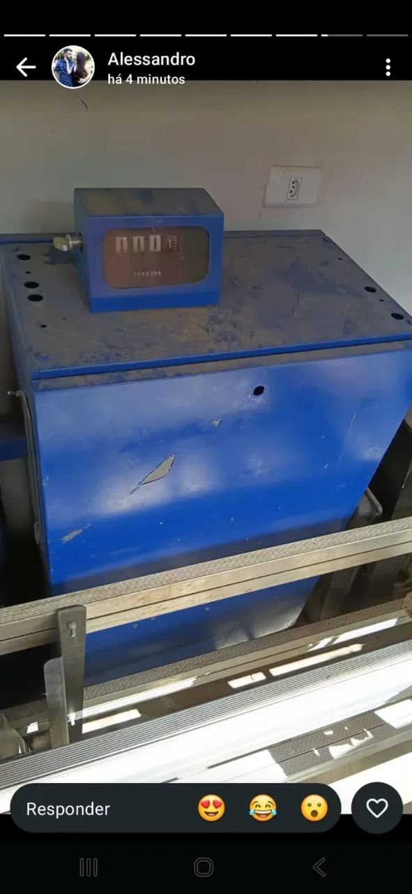 Tanque combustível com bomba