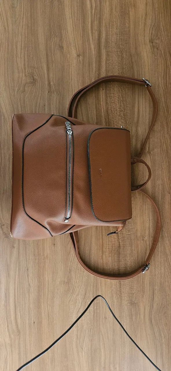 Mochila de Couro Sintético 