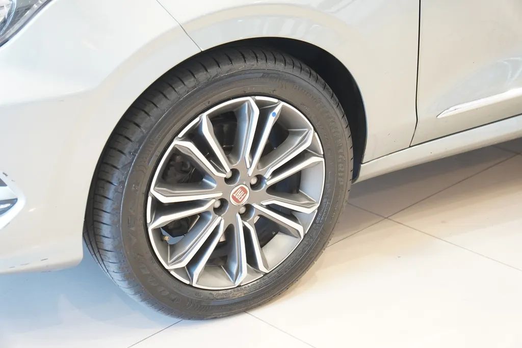 Fiat Cronos Precision 1.8 16V Flex Aut. 2019 - Foto 4