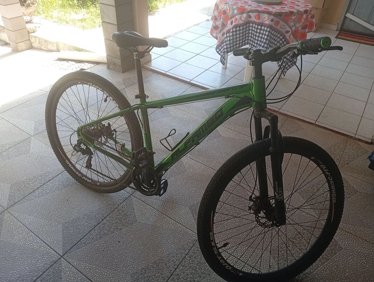 Bicicleta usada num bom estado - Foto 5