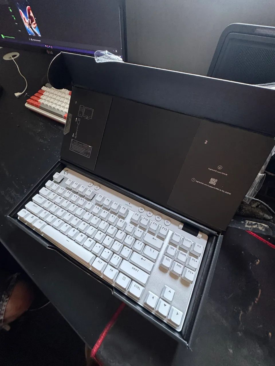 Teclado Logitech PRO X TKL RAPID - Foto 3