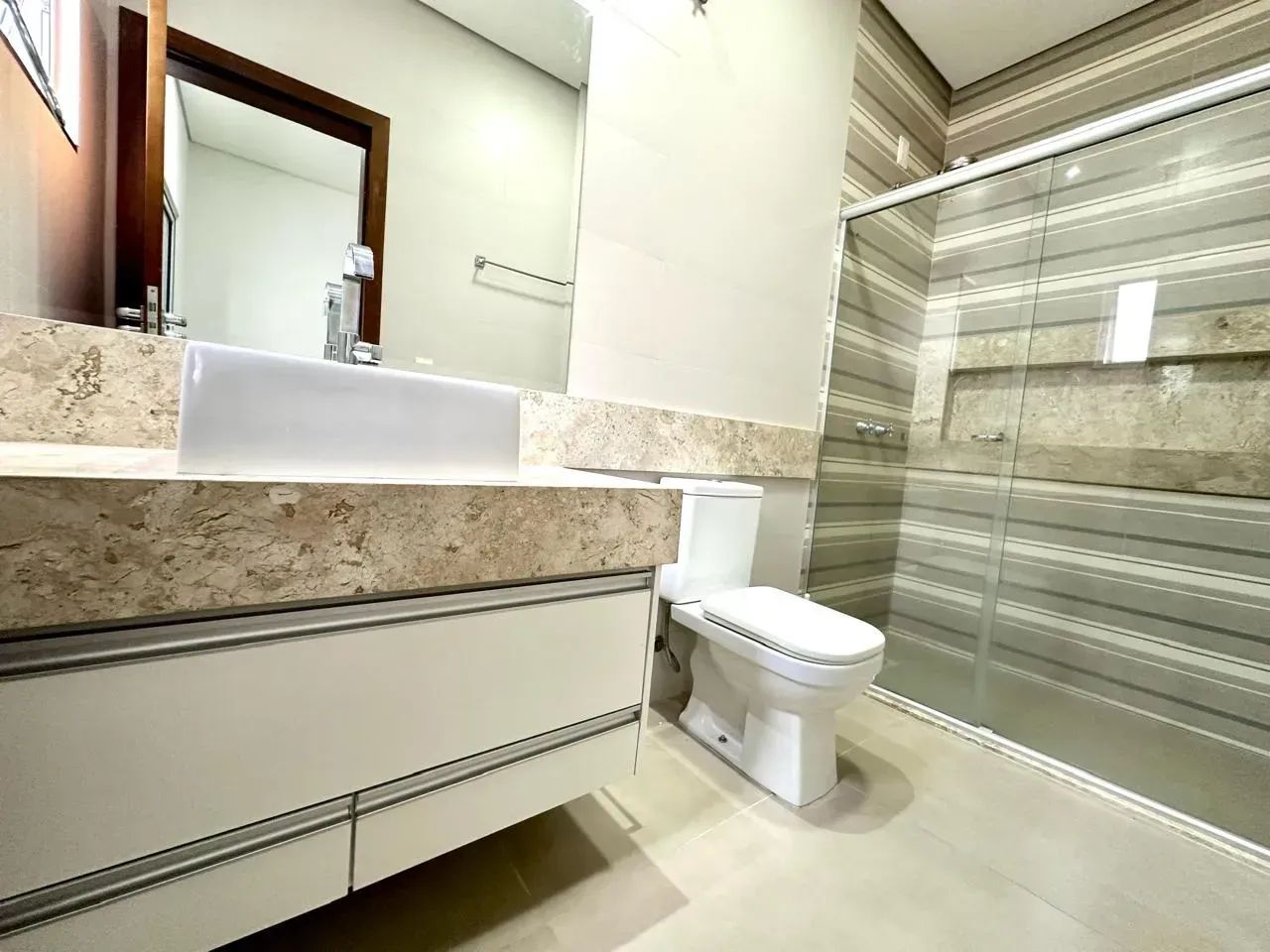 CASA TÉRREA COM 3 SUITES À VENDA, 375m2 - COND BELVEDERE I - Foto 4