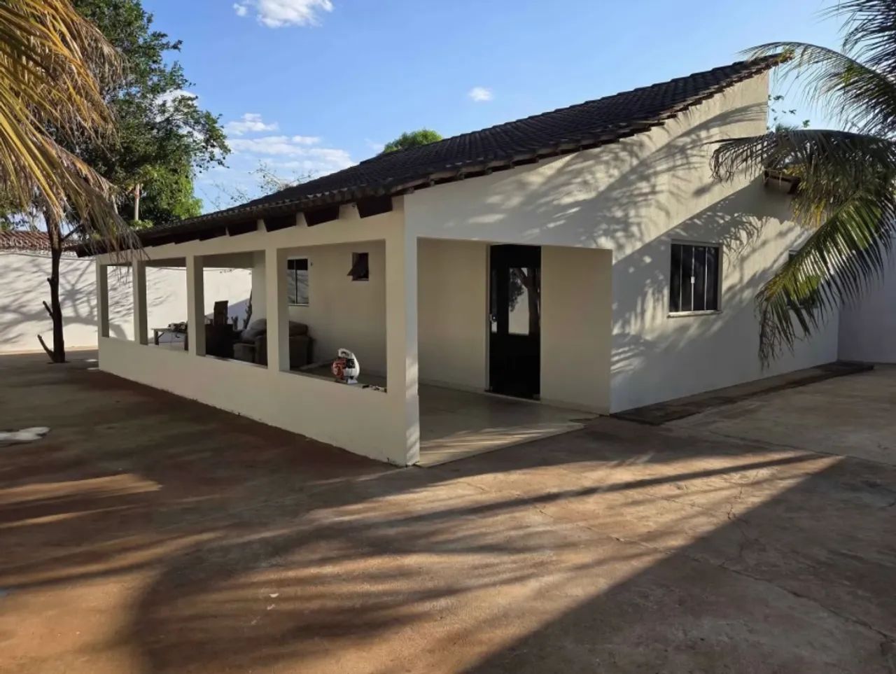 CASA A VENDA TODA MURADA 