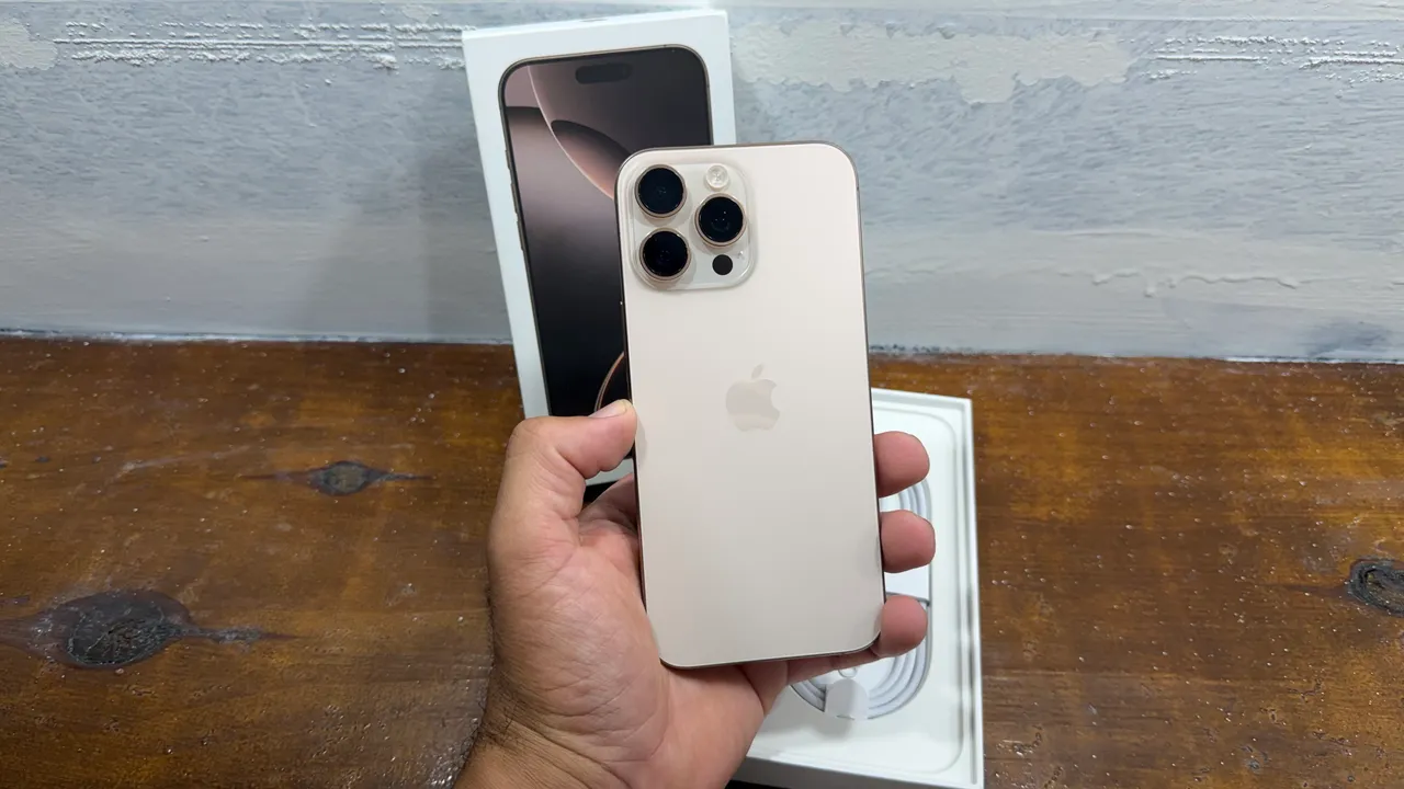 iPhone 16 Pro Max 256gb Novíssimo - Celulares e Smartphones