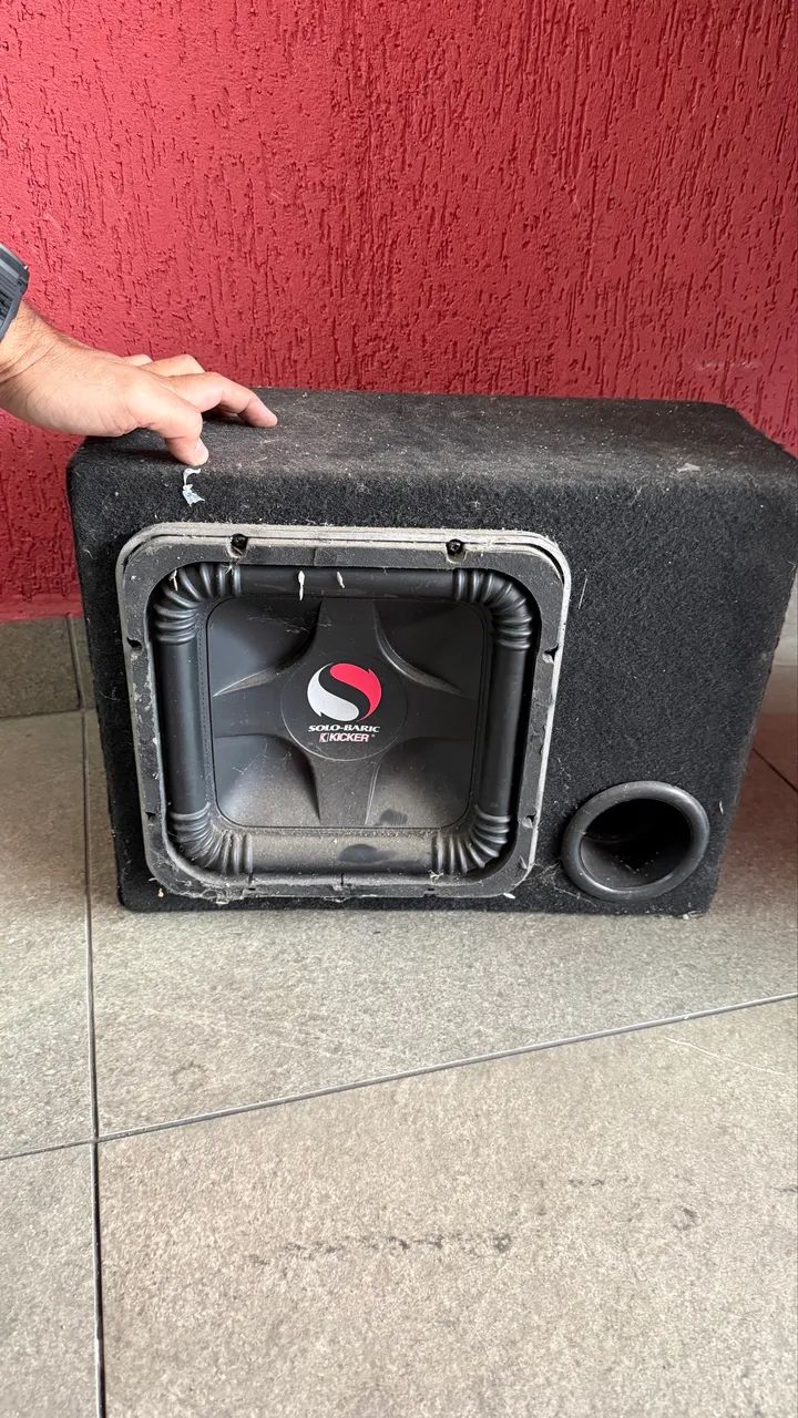 Caixa dutada com Solo-Baric Kicker - subwoofer quadrado 