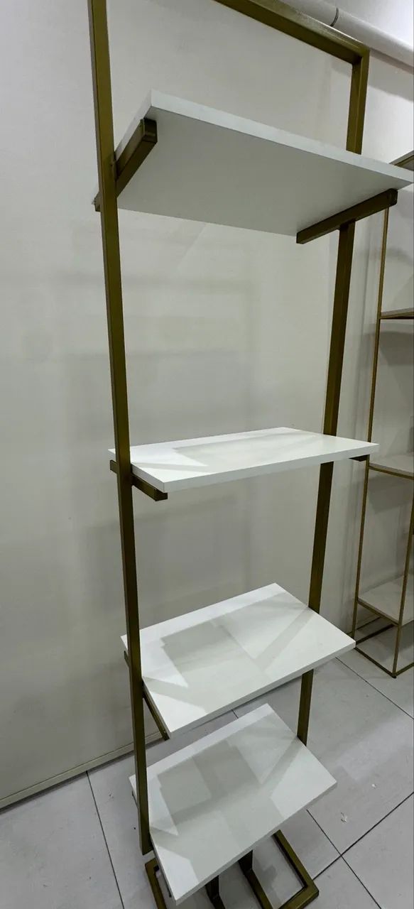 Expositor metalon e MDF