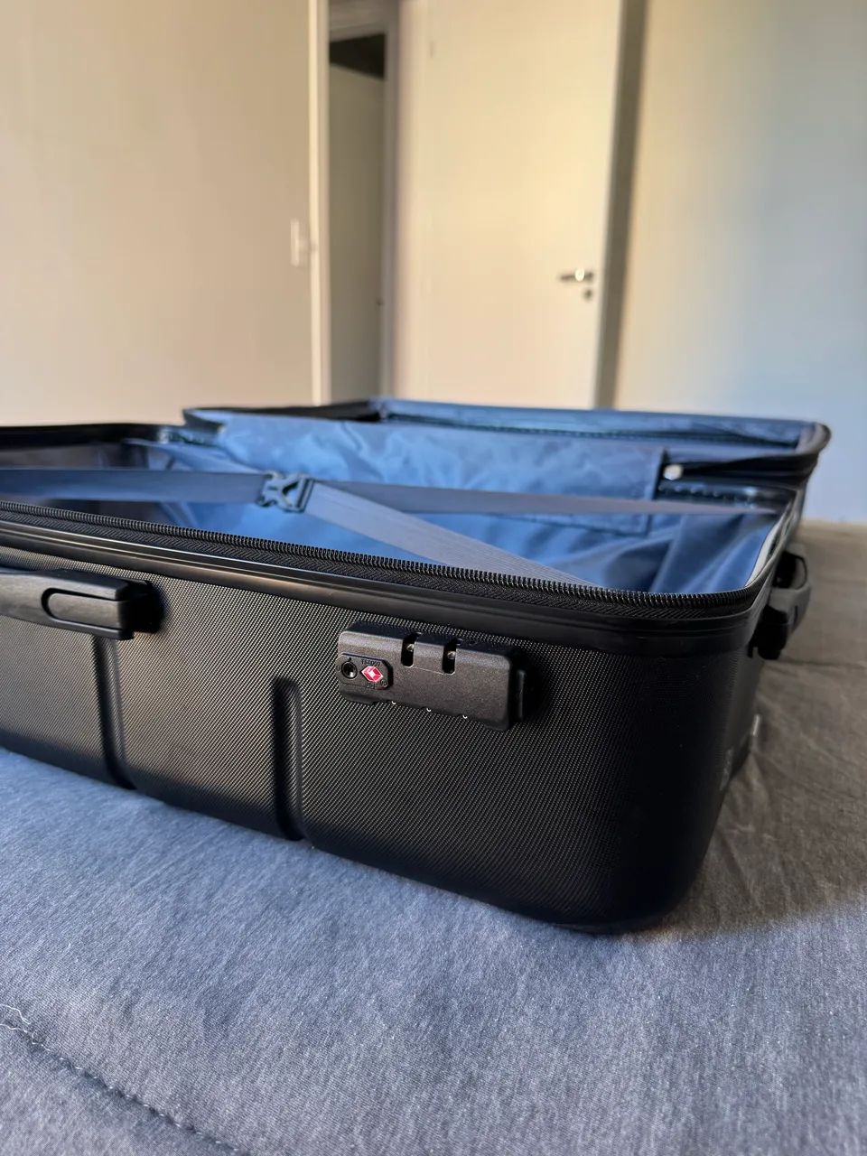 Mala 23kg - Grande - Com travas - Foto 3