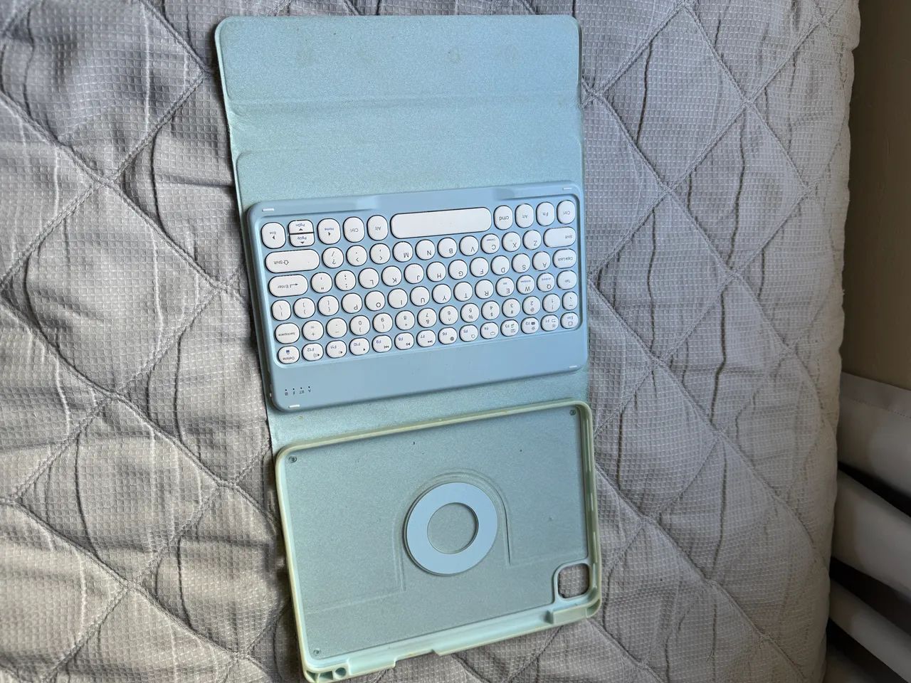 Capa com Teclado Bluetooth para iPad - Foto 2