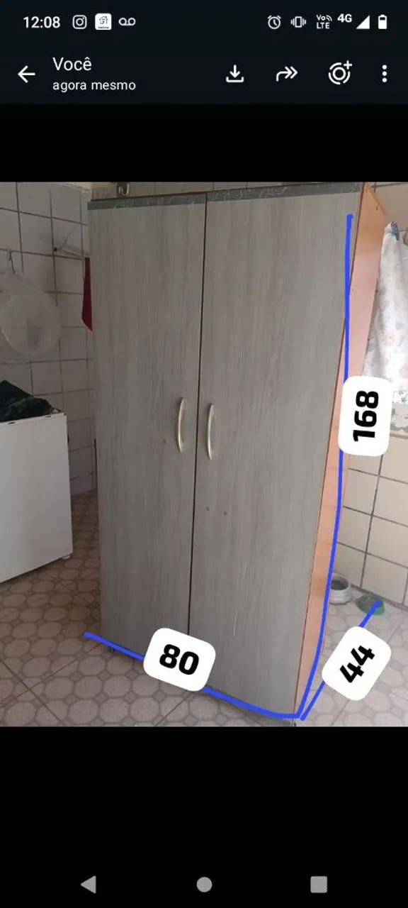 Um guarda roupa bem conservado 