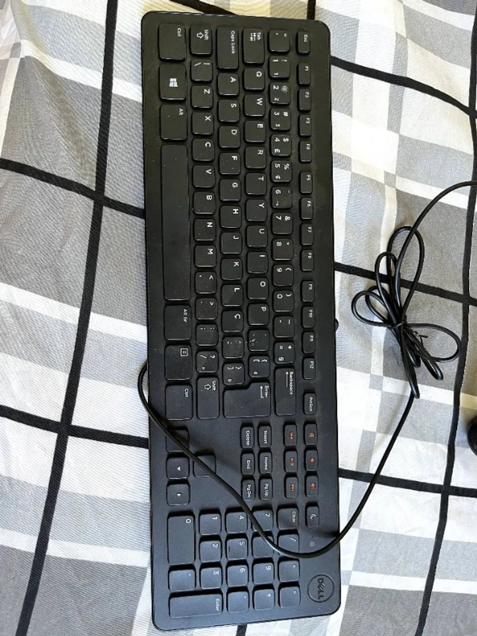 Teclado Dell com fio com detalhe