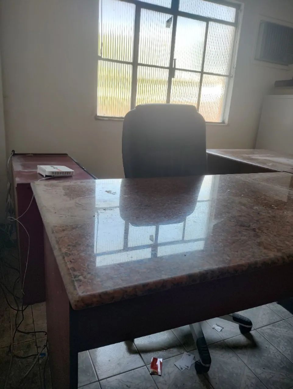 Mesa de Mármore + Cadeira de Escritório - Foto 4