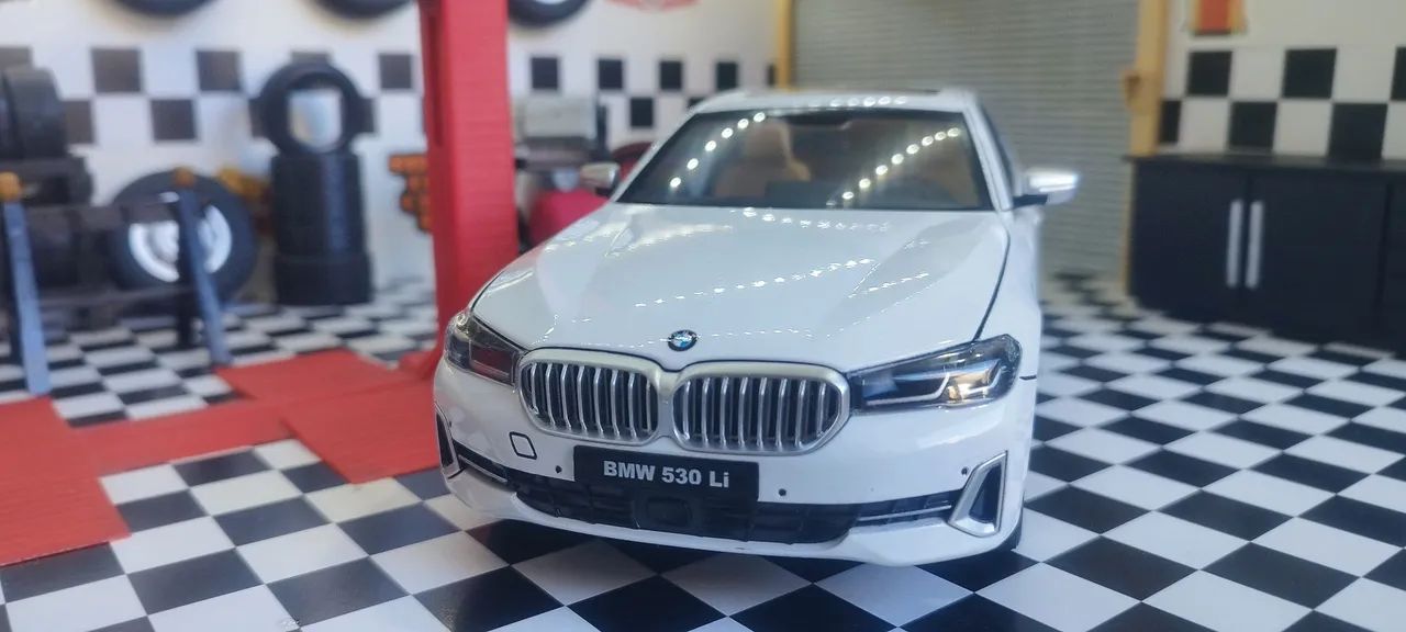 BMW 530LI 1/18 - Foto 2