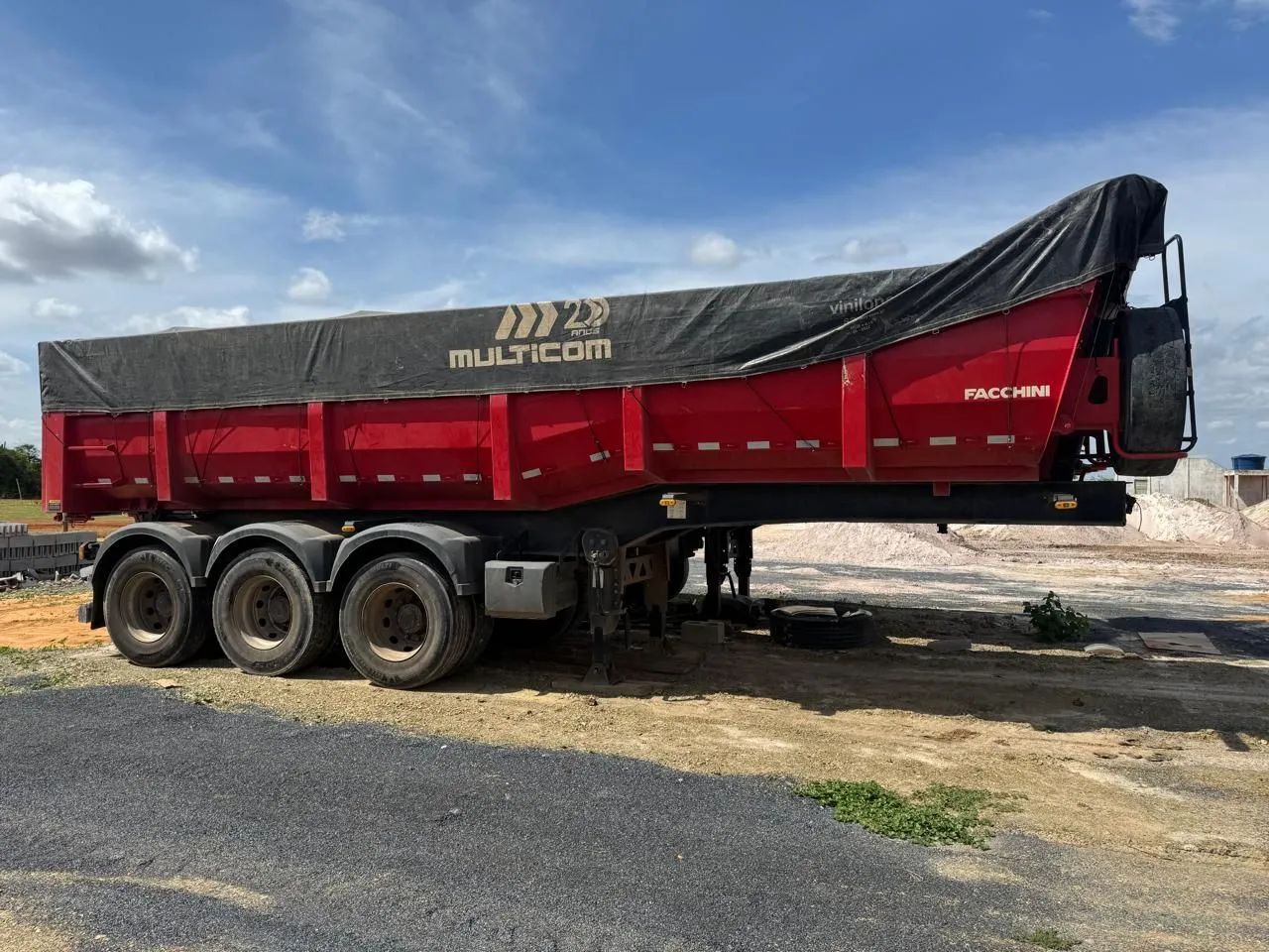 Carreta caçambão 25mts. 