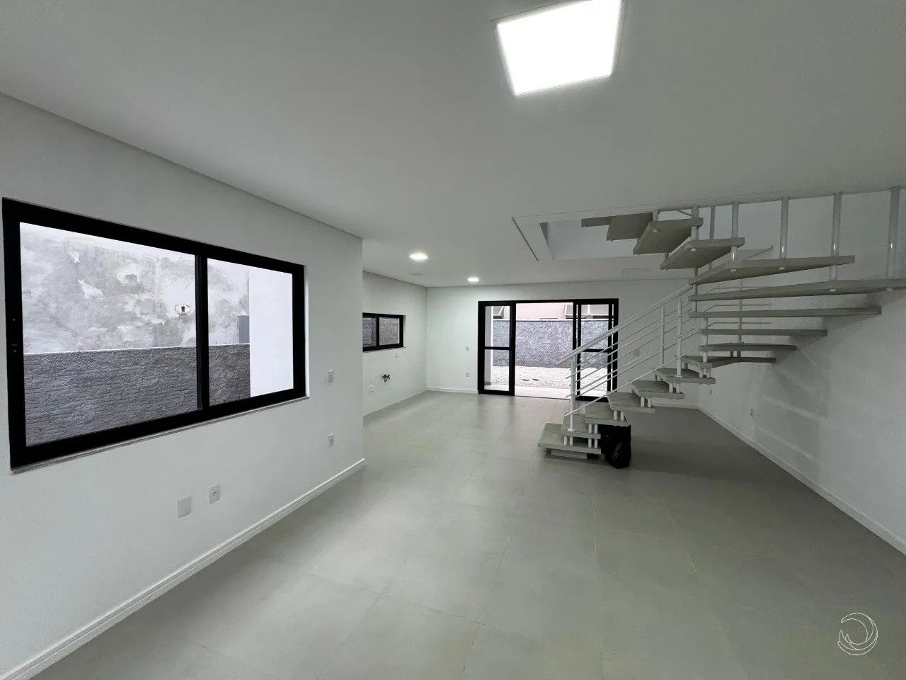 Casa geminada com 3 quartos no Carianos, Florianópolis - Foto 2