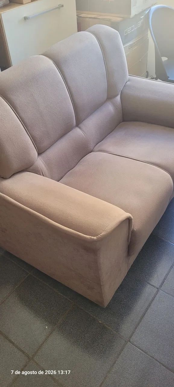 Vendo Sofá de 2 lugares. 100% conservado, pouco tempo de comprado, novíssimo.  - Foto 2