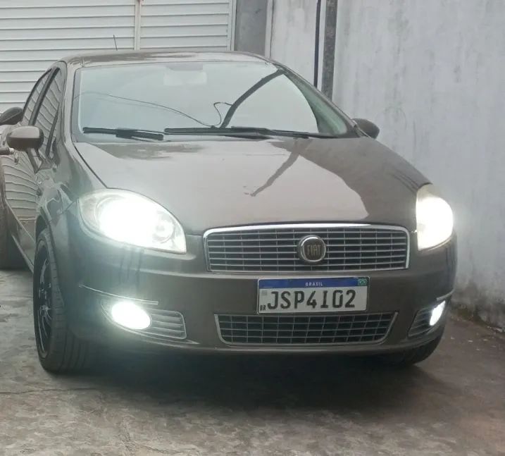 Fiat Linea Absolute 1.9/1.8 Flex Dualogic 4P 2010 - Foto 2