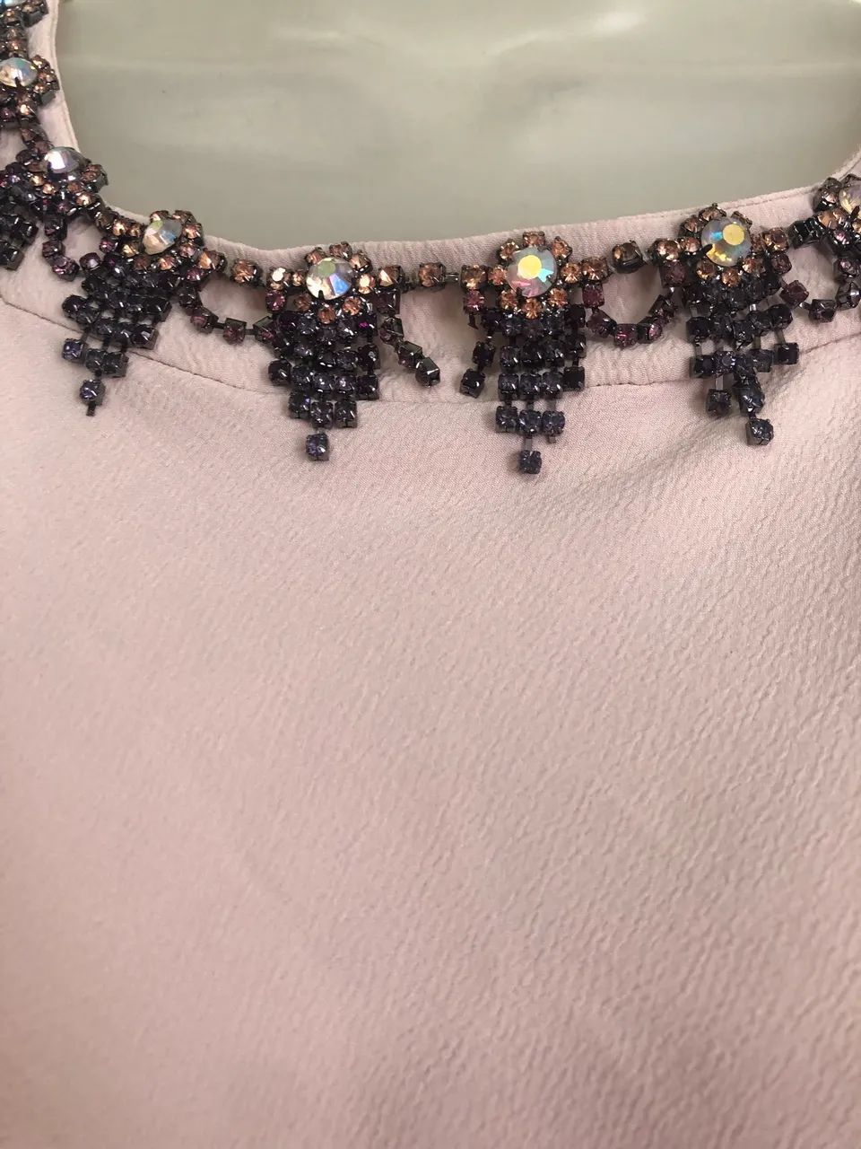 Blusa bege com pedrarias  - Foto 2